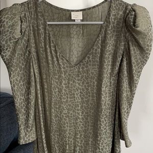 Target green cheetah blouse w shoulder pads Size:M